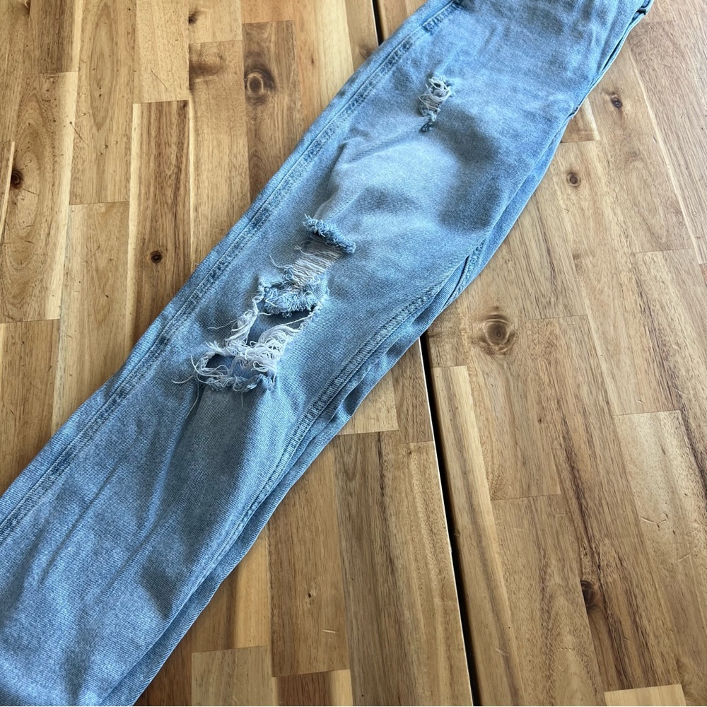 Hollister High-Rise Mom Jeans Light Wash Distressed W24 L27 - Picture 6 of 6